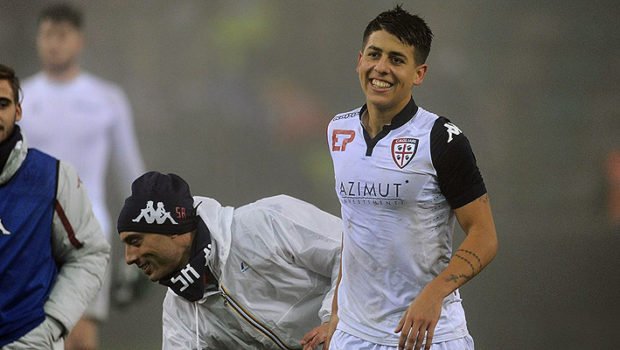 Santiago Colombatto (21) es un volante zurdo con buen manejo del balón. Disputó el Mundial Sub 20 de Corea del Sur. Pasó por las inferiores de River y Racing pero hizo su carrera en Italia . Actualmente juega en Perugia y logró un ascenso a la Serie A con el Cagliari en 2016.