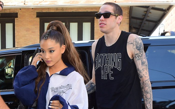 forumeplay's tweet photo. Alguém para essa criatura! Pete Davidson chama Ariana Grande de princesa do anal e deixa fãs furiosos https://t.co/x4y969UNZl https://t.co/iZrnIvqJ5y