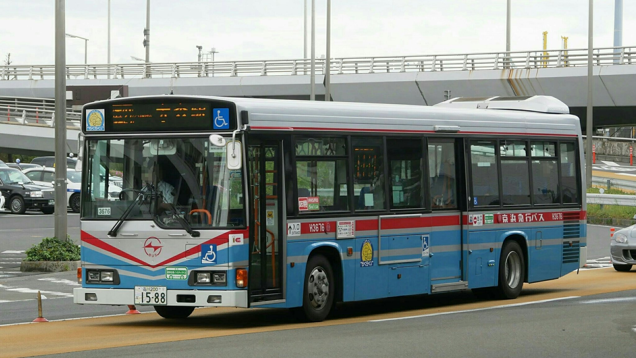 たけちゃん 29日札幌帰省 Al Twitter 京浜急行バスの路線車です 京浜急行バス 車番h3676 ナンバー 品川0か15 日野レインボーhrノンステップ 型式pk Hr7jpae 18年4月東京 羽田空港第1ターミナル T Co At0q8wi9tw Twitter