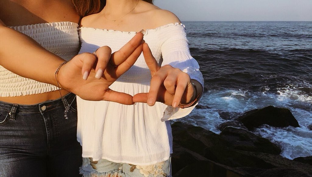 high tides, good vibes, &amp; sisters🌟