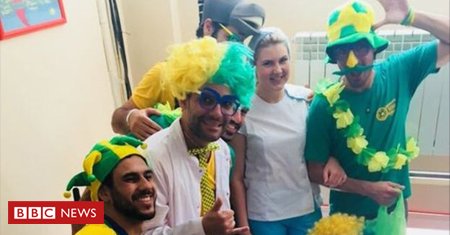 bbcbrasil's tweet image. Brasileiros distribuem presentes e brincam com crianças com câncer na Rússia bbc.in/2tNqASS