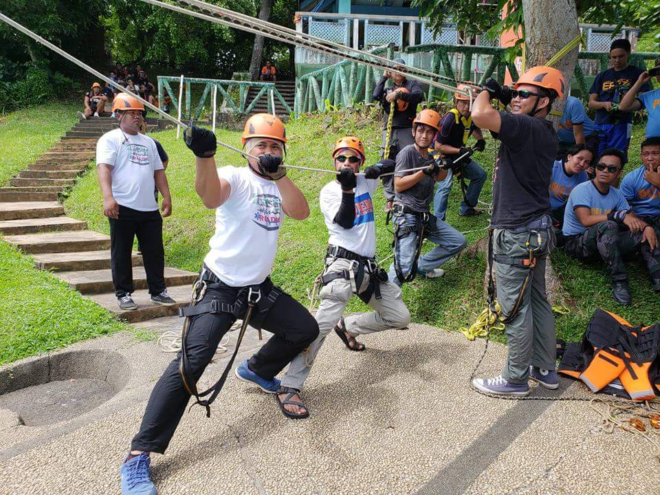 camsurofficial's tweet photo. CamSur's Search and Rescue (SAR) team demonstrate rope rescue skills for all participating LGUs and agencies in today's #RescueOlympics Demonstration. The rope rescue demonstration include high angle rescue, river crossing, and rope bridge. 😄👍
#NDRM #CamSurisReady https://t.co/TaYWoalkSE