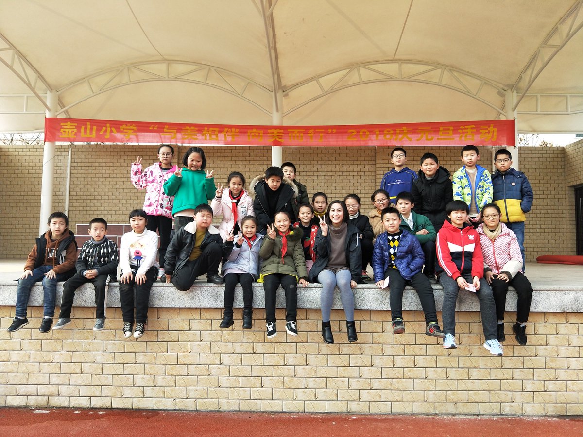 goAYC_'s tweet photo. Our #EA Shannen Bueno has a very good relationship with her host school Wuyi Hushan Primary School and school coordinator Yoyo Lin.
#friendship 
#welcomeback
#secondhometown 
#teachinchina 
#educationalambassador https://t.co/s3YeBQUjjE