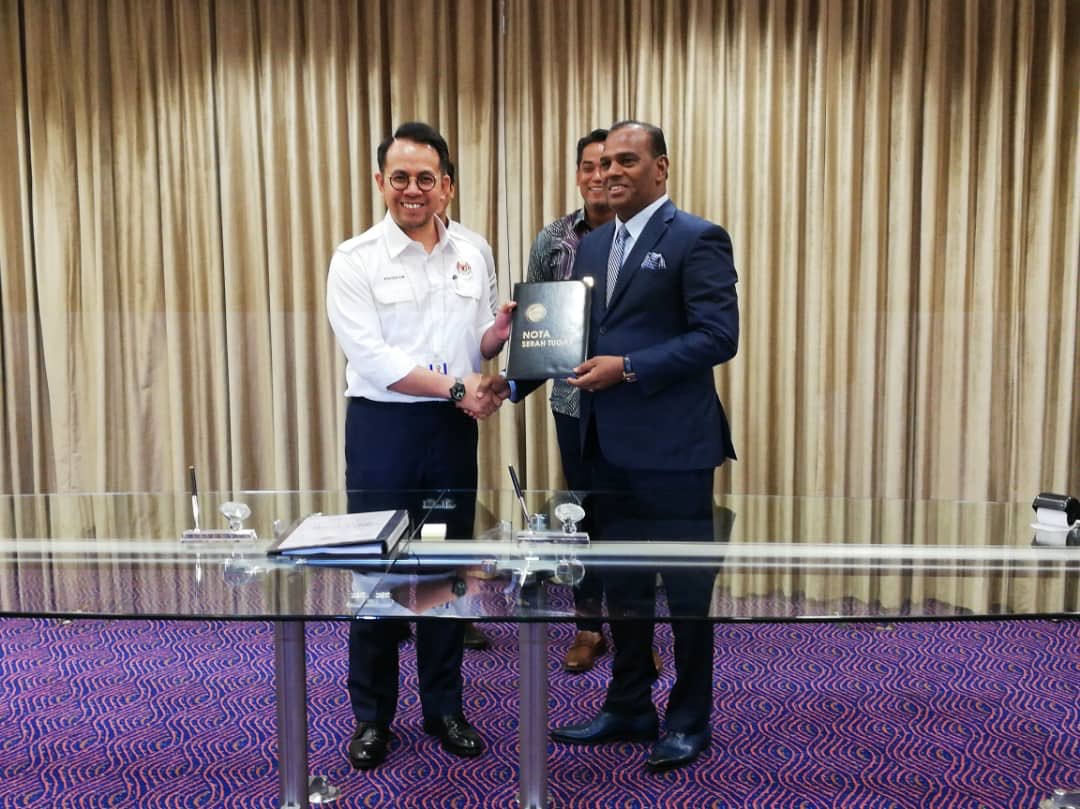 KBSMalaysia's tweet photo. YB @Khairykj turut bersama pada hari ini bagi sesi penyerahan tugas sebagai Menteri Belia dan Sukan kepada YB @SyedSaddiq 

Turut hadir adalah YB @DatukSaravanan yang menyerahkan tugas sebagai Timbalan Menteri Belia dan Sukan kepada YB @scheekeong https://t.co/8vlc9Fetxc