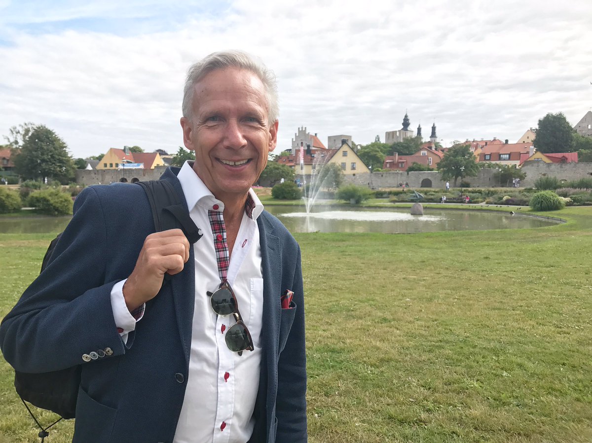 - Finns det gräns för hur uppkopplade vi och staden ska vara? Hur tar vi ansvar för medborgarnas #integritet? Positiv, viktig utveckling och nödvändiga frågor, reflekterar Dag Hultefors (M) ordförande i regionstyrelsens tillväxtutskott, #almedalen2018 #hallandlyfterfrågan