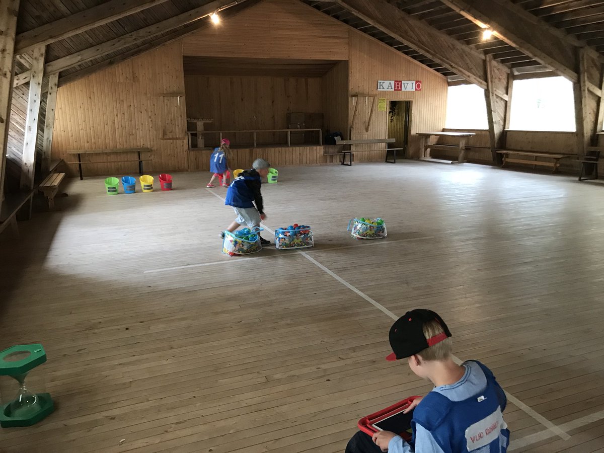 krista_toivonen's tweet photo. Kupit Nurin peli sai peukutukset leiriseikkailupäivän lapsilta☀️ #pitkis2018 #luontoliikuttaa #iloaelämään #sataedu #samk #hype-hanke #kupit nurin pilotti https://t.co/vxpUCxtCmC