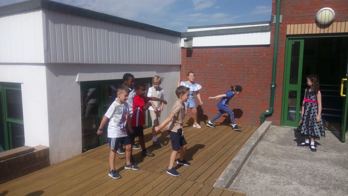Year3StJos's tweet photo. Party time for our FHC pupils :-) https://t.co/8dusvzWpiz