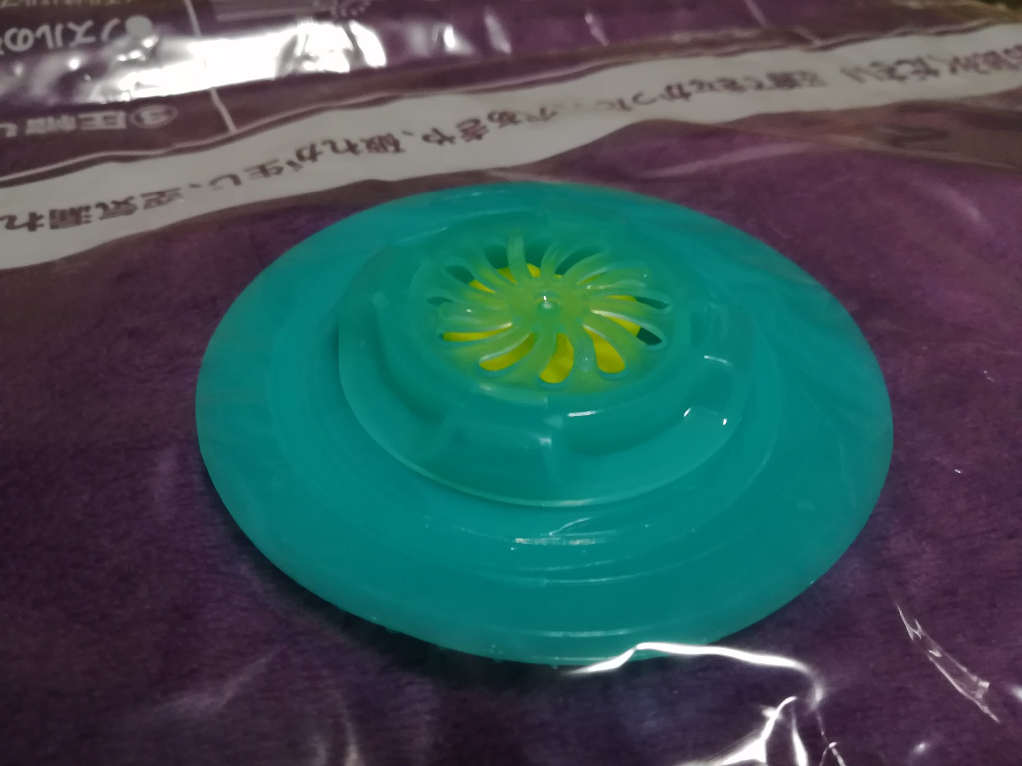 O Xrhsths りき まる Sto Twitter ニトリの圧縮袋 は絶対買っちゃダメ 吸込口形状に汎用性なし 商品説明に直径の記述なく不親切で最悪 ダイソーは単純形状で使い勝手良し 吸込口画像はニトリ緑 ダイソー白 ニトリ ダイソー 圧縮袋 ふとん圧縮袋 衣類圧縮袋