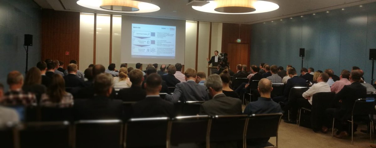 DSO 2.0 Seminar zum Thema Elektromobilität in Berlin, u.a. mit <a href="/bdew_ev/">BDEW</a>, <a href="/NetzeBW/">Netze BW</a>, @BMWi_Bund, <a href="/haukehin/">Hauke Hinrichs</a> <a href="/berlincityblues/">Peter Schwierz</a>, <a href="/VDA_online/">VDA</a>, <a href="/car2go/">Car 2on</a>, <a href="/agoraverkehr/">Agora Verkehrswende</a>, <a href="/bnetza/">Bundesnetzagentur</a>