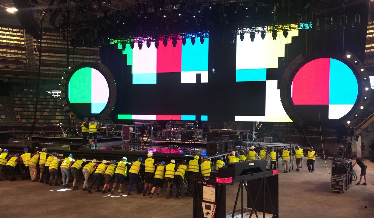 Previsonor's tweet photo. Este domingo estuvimos en A Coruña coordinando a las diferentes empresas encargadas del concierto de... ¡ #Shakira ! #ShakiraACoruna  #Previsonor https://t.co/1jeYNWugGY