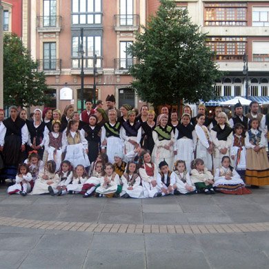 GijonNews's tweet photo. Agrupación Folclórica Asturiana Los Xustos. Arte en la Calle, 2018.: Fecha Inicio: 12/07/2018 Portal: Festejos https://t.co/FX0GaWIq4H https://t.co/jDIPnlRV4C