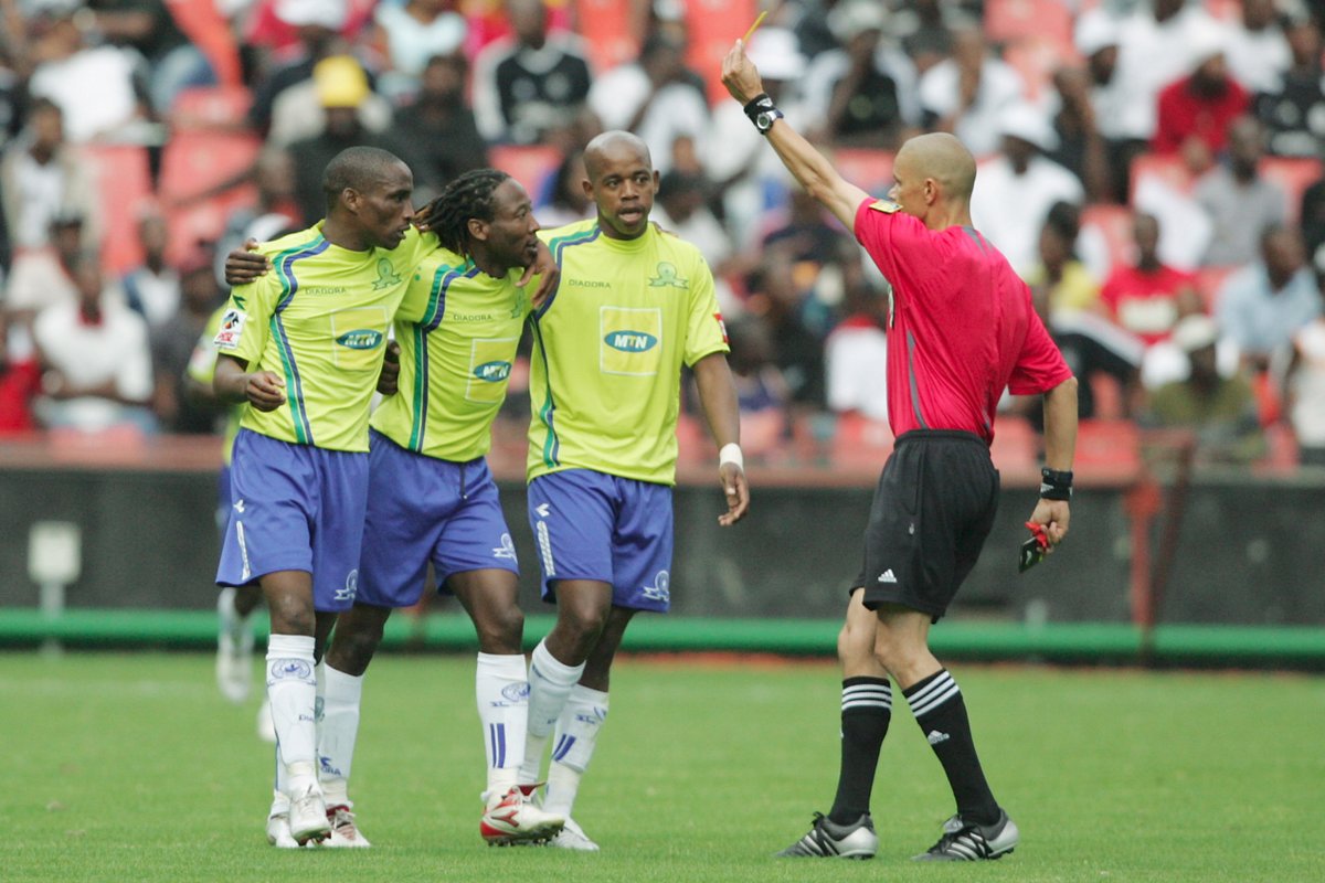 DiskiBattles's tweet photo. If you had to SELECT ONLY ONE?🤔🇿🇦
LIKE - #Jali & #Manyisa☠️
RETWEET - #Moriri & #Sapula 👆
#Champions #ChooseDay #DiskiBattles #Sundowns #OrlandoPirates #Past #Present #SouthAfrica https://t.co/fO9frolyee