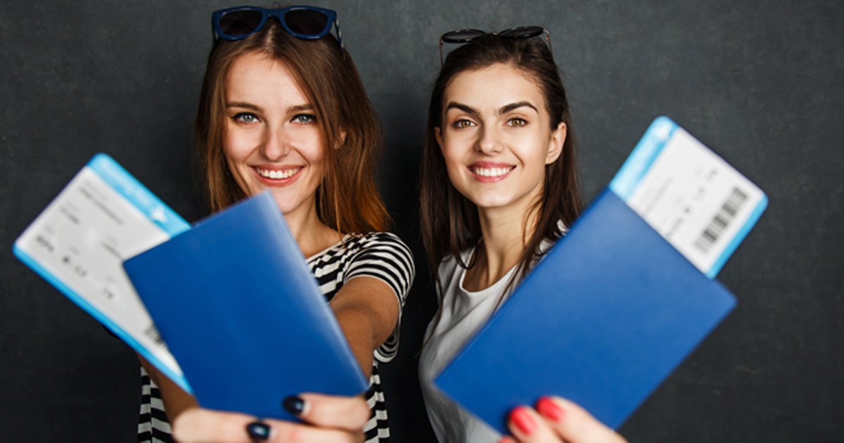 DowningLeeds's tweet photo. Whether you're travelling to the UK this summer or jetting away on holiday, don't go without these travel essentials... https://t.co/D95YCT9Kzg  ✈️

#studyintheUK #internationalstudent #summerholiday #longhaul https://t.co/t5c1wrUJuQ