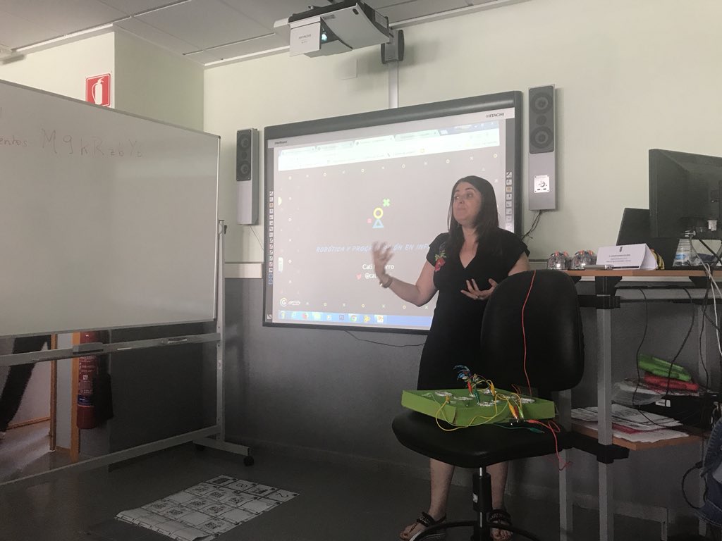 eusebiocordoba's tweet image. @catinagui comienza su taller en #informáticaparatodos