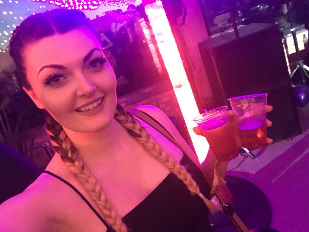 sizzsarz's tweet photo. Can we go back and do @TwitchLondon all again please?!
#doubledrinks https://t.co/b93tJhjRHA
