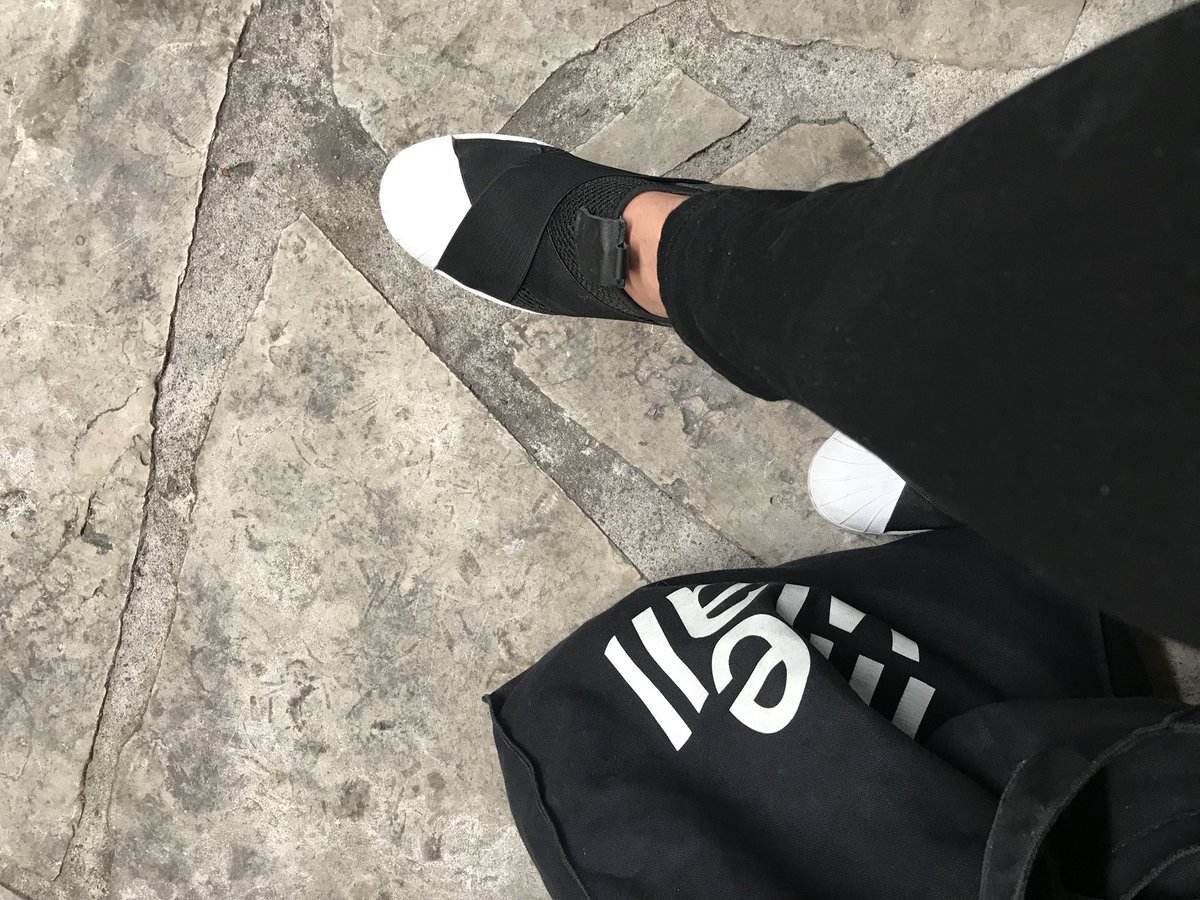 Vackra kalkstensgolv i kombo med kollegor från Liljewall som pratar framtidens träbyggnad och framtidens skolor på #businessarenaalmedalen 
Bra start på dag 2 i Almedalen!! #almedalen2018 #liljewall