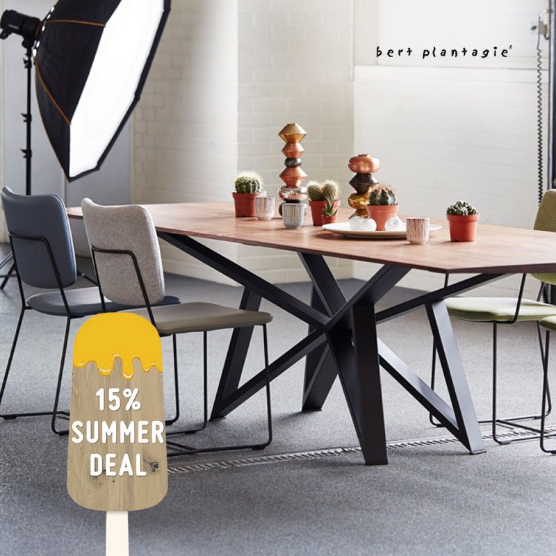 Op zoek naar een nieuwe tafel? Kom dan langs en ontdek de collectie van Bert Plantagie! Deze tafelcollectie bestaat uit tijdloos, begrijpelijk en betaalbaar design. Profiteer nú van de Summer Deal en ontvang ook nog eens 15% korting op een eetkamertafel! ow.ly/YXyZ30kMczS