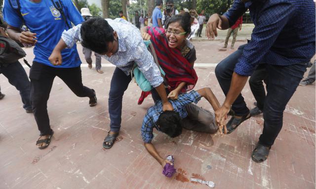 SoaibHossain3's tweet photo. This is the country we live in.
This is the country we are proud of.Women supporting quota reform movement were attacked & sexually offended by Government allied BCL activists in Dhaka university.
@antonioguterres
@AJEnglish @amnesty
@a_hossain11
#Bangladesh #QuotaReformProtest https://t.co/4lKIFQrVlw