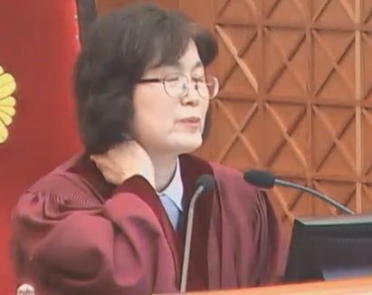 오늘만 사는 관리자 - 정치짤 대방출 tweet media