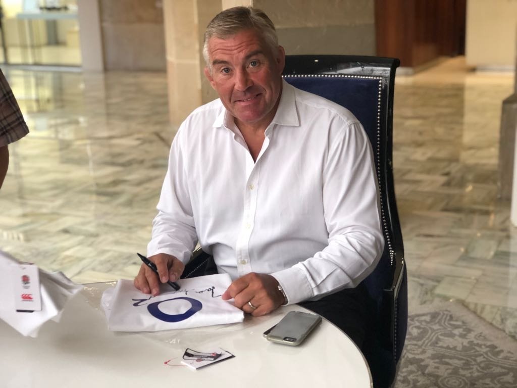 KheloRugby's tweet photo. We've been with English rugby legend Jason Leonard for the past few days, updating him on Khelo Rugby and how support from his Atlas Foundation is making a difference to children across India - and we got a signed shirt out of it!
#GrowingUpWithRugby https://t.co/sBEDJUrcQr