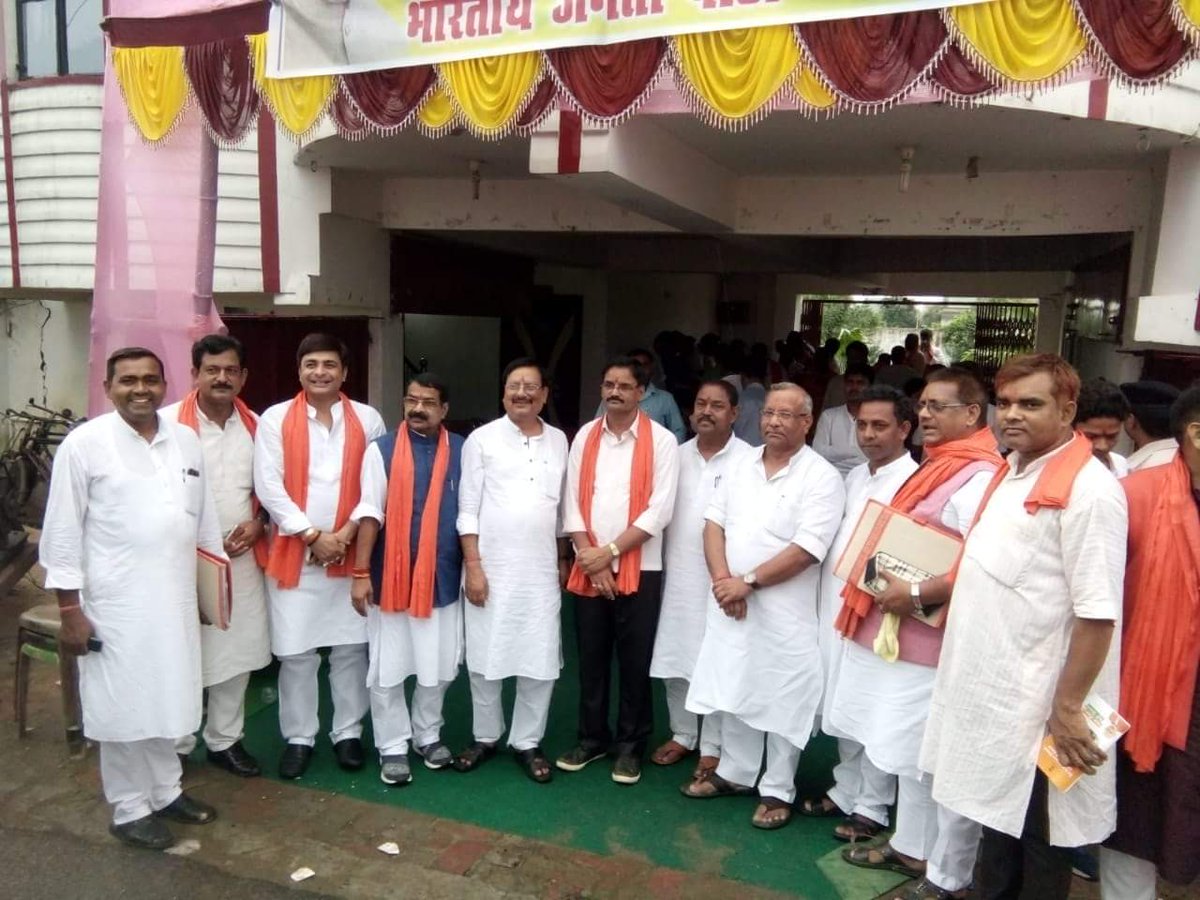 BJPmrinalS's tweet photo. भागलपुर क्षेत्रीय बैठक के बाद ।
#ModiFor2019 #Modi https://t.co/HpcieA4OjZ