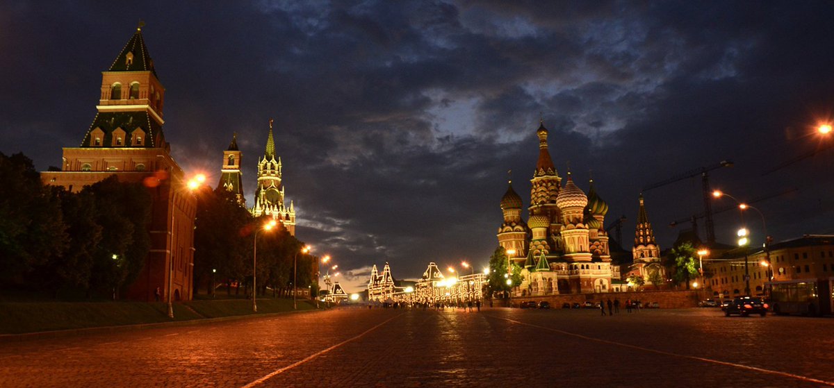 Когда будет вечер в москве. Москва ночной город красная площадь. Красная площадь Москва ночью. Ночной Московский сквер. Ночной Кремль Москва.