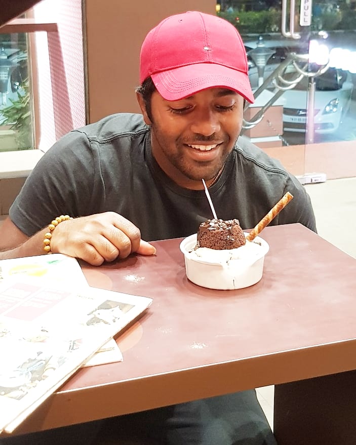 davidbosco_'s tweet photo. Check out @creamstone30 , they have one of the best ice-cream's out there. 😍
Excellent customer service and amazing desserts. They also deliver to straight to your door with the convenience of @UberEats_IND.

@UberEats @creamstone30
#ubereats #creamstone #food #foodblogger https://t.co/7ikdi412qk