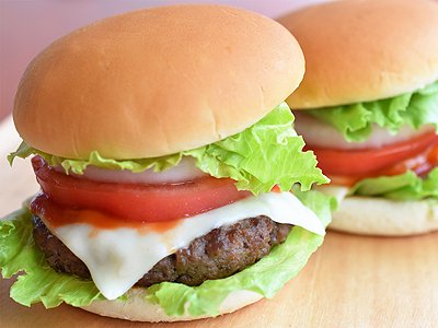 味の兵四郎 در توییتر 本日のおすすめレシピ 手づくりハンバーガーは中身が分かって安心ですね パテの味付けはなんと野菜の旨みだし Https T Co Rx5jk4bdie ハンバーガー 手づくり 手づくりハンバーガー 牛肉 とろけるチーズ レシピ 簡単レシピ 安心安全