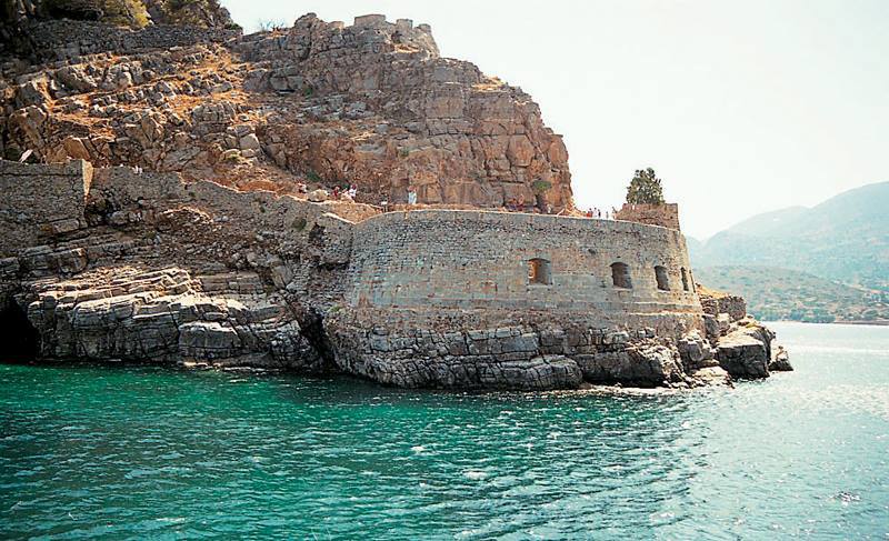 TravelCrete's tweet image. Spinalonga #Crete ow.ly/SBfA30360nU #TravelCrete #Spinalonga, #holidaygr, passion for ☼ #Greece