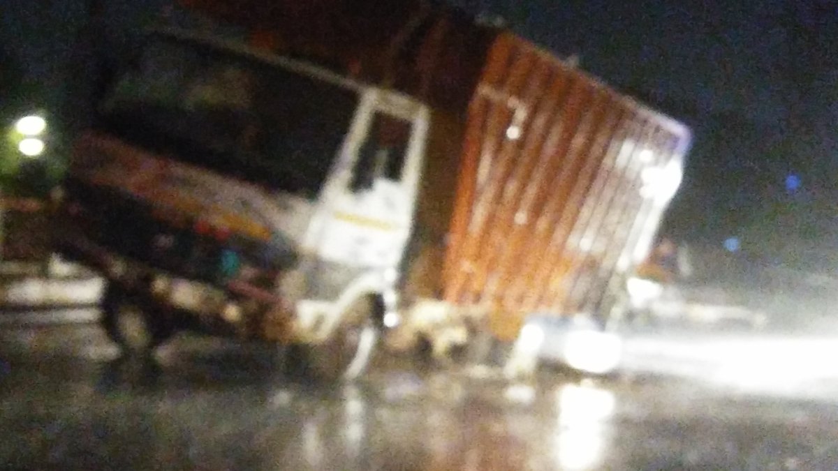 Bhawani4Gurgaon's tweet photo. Hazards of potholes on gurgaon roads. @GurugramMDA @ulbohry @RaoNarbir @cmohry https://t.co/QmWdneckDx