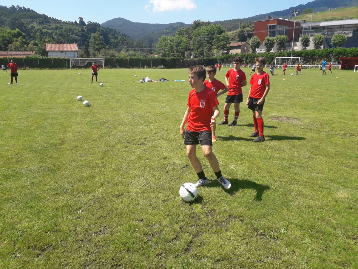 Bakiokt's tweet photo. Hasi da III Garay Futbol kanpusa. Lehen eguneko argazkiak 
https://t.co/mC1JpPBz9E https://t.co/02SzuNVgh1