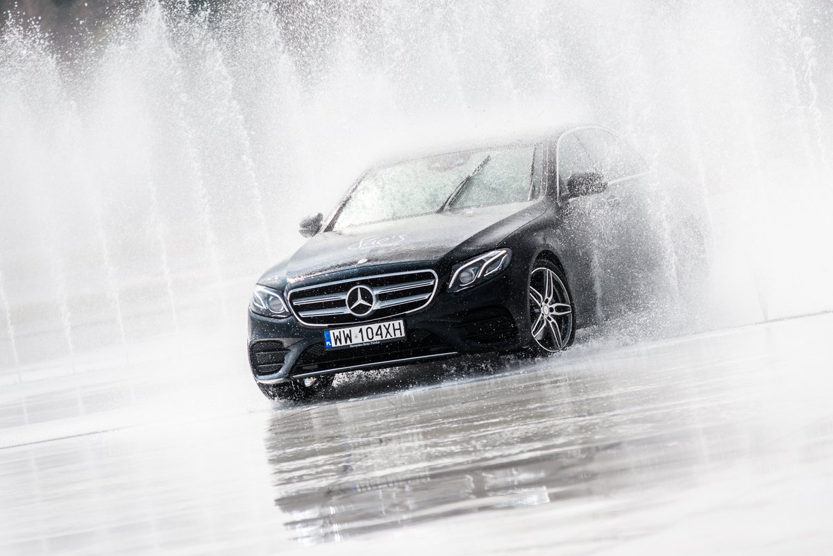nowoscimoto's tweet photo. Mercedes-Benz rusza z programem szkoleń bezpiecznej jazdy – Mercedes-Benz Safety Experience

Flota pojazdów: 
- Nowa Klasa A
- CLA Coupe
- CLA Shooting Brake
- Klasa C Kombi
- GLC SUV
- Klasa E limuzyna
- Klasa E All-Terrain

Więcej na stronie 👉 https://t.co/iA1WxPNVfH https://t.co/l25n1w1bKQ
