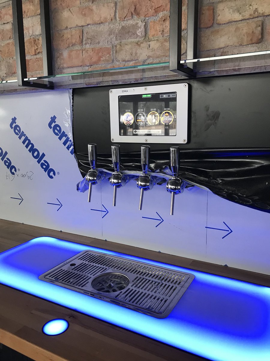 BaleineSN's tweet image. H-49 nous sommes tous impatient de pouvoir enfin ouvrir nos portes 😍🍻 #LaBD #SaintNazaire