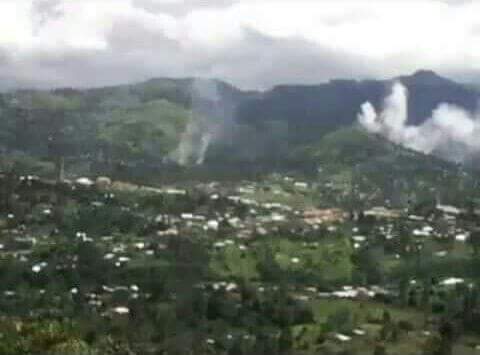 dakidigroup's tweet photo. #Belo northwest Region of #SouthernCameroons #CameroonSoldiers are currently burnx houses of civilians with #FrenchForces @BBCAfrica @HouseForeign @StateINL @StateDept @realDonaldTrump @wnhousepress @Smith_JeffreyT @brett_l_carter @nikkihaley @10DowningStreet @foreignoffice @coe https://t.co/QdcRqnUpYI