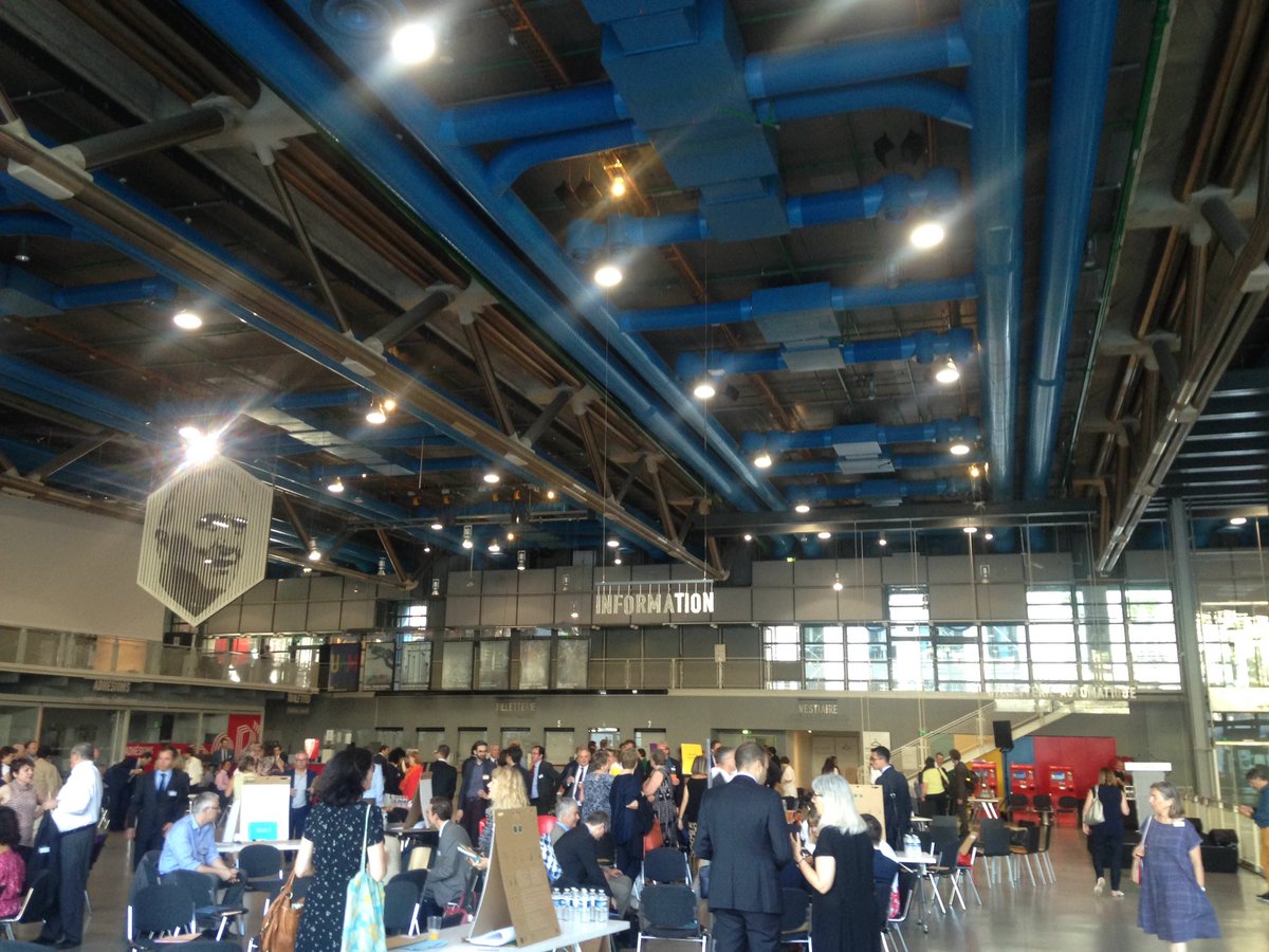 Lancement du #ForumDesCadres avec Turningpoint : 300 cadres de <a href="/Eduscol/">éduscol</a> et <a href="/sup_recherche/">Ministère Enseignement supérieur/Recherche/Espace</a> réunis au <a href="/CentrePompidou/">Centre Pompidou</a> autour de la #confiance et de la #cohesion !