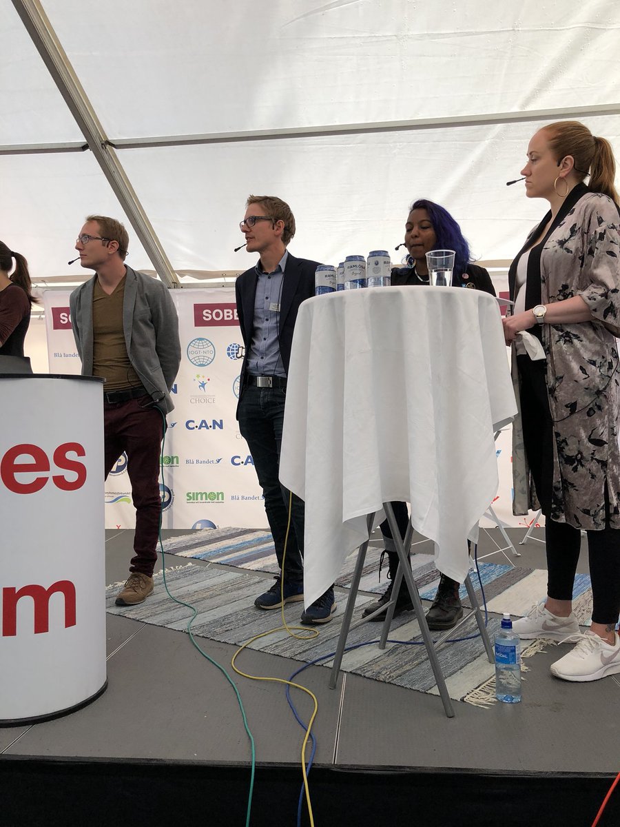 Dagens paneldebatt om psykisk ohälsa diskuteras av Anna Erlandsson förbundsordförande på @sverok, Fredrik Berggren förbundsordförande på <a href="/SBUngdom/">SBU</a>  och Ulrikah Reihs Program Manager på <a href="/WorldChildhoodF/">Childhood</a> 
Moderator är Lucas Nilsson ifrån Tankesmedjan Nocturum.