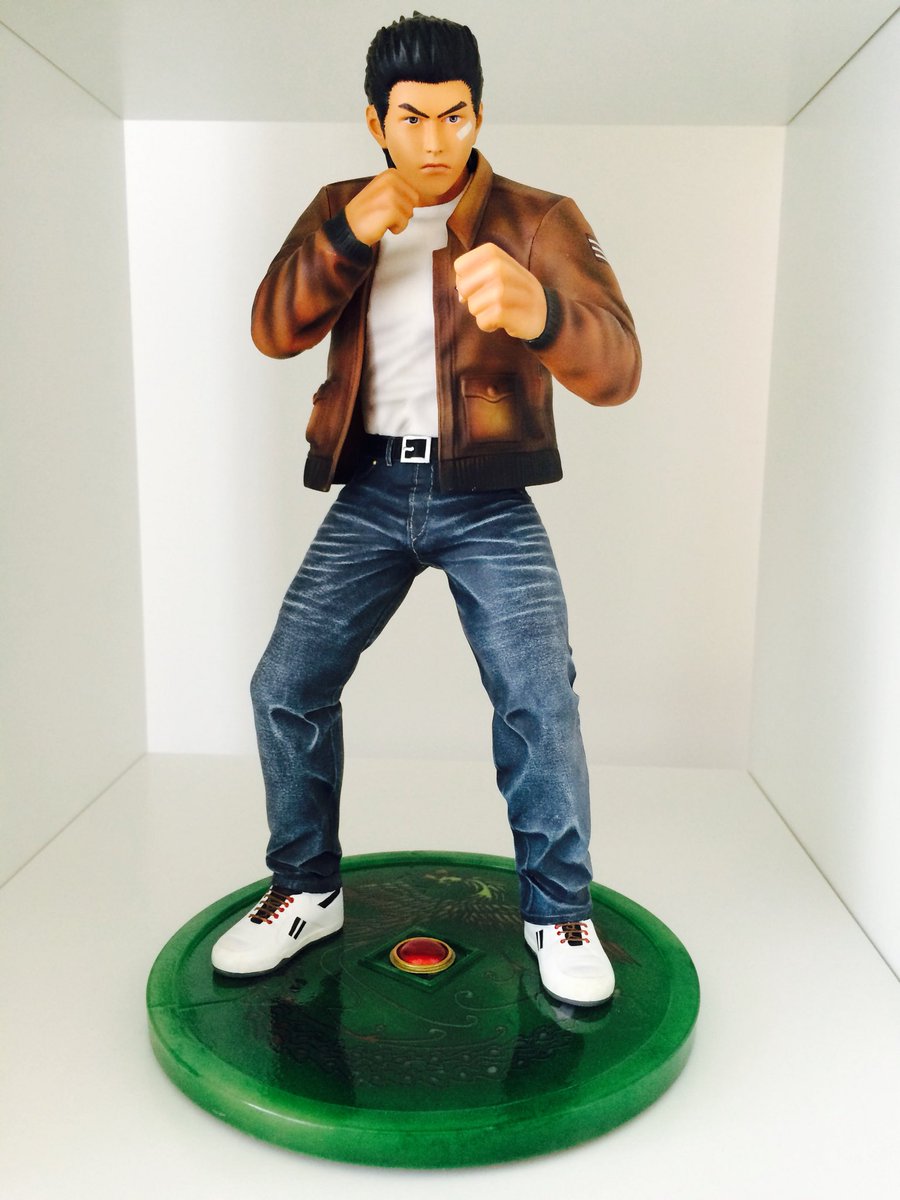 shenmue statue