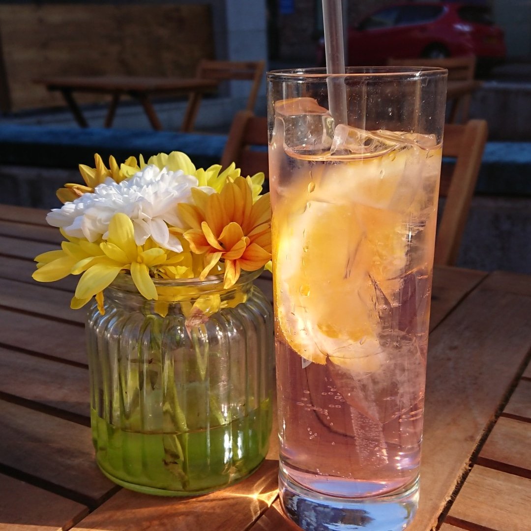 TheContentLife_'s tweet image. Too hot? The best way to cool down in this weather is with a @PlymouthginUk @FurnivalsWell #justsaying #heatwave #howtocooldown