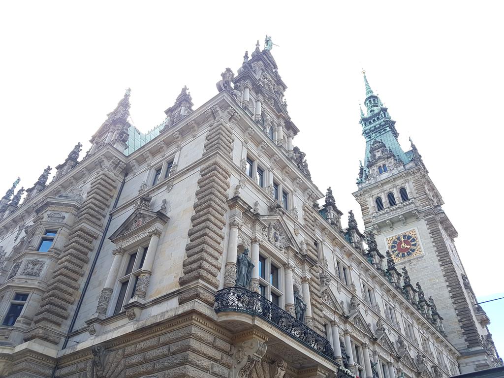 nicelikeflyrice's tweet photo. Played tourist last weekend with my girls in Hamburg. Went on a bus tour, ferry tour & visited Miniatur Wunderland. Such a beautiful city! #Lotterleben #AdventuresInGermany https://t.co/YjACEd18Ll