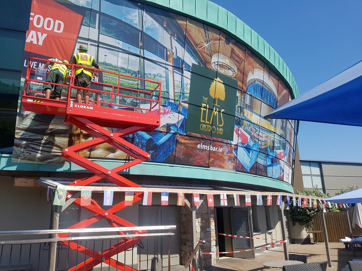 ThePrintedImage's tweet photo. Glorious weather to be working outdoors! Our install team have done a pretty fine job at The Elms Bar. If you've a space with potential for branding, talk to us about how we can make it work for you, sales@tpi.ie
#teamtpi #outdooradvertising #installteam #bluesky #branding https://t.co/WTLdQYRqPZ