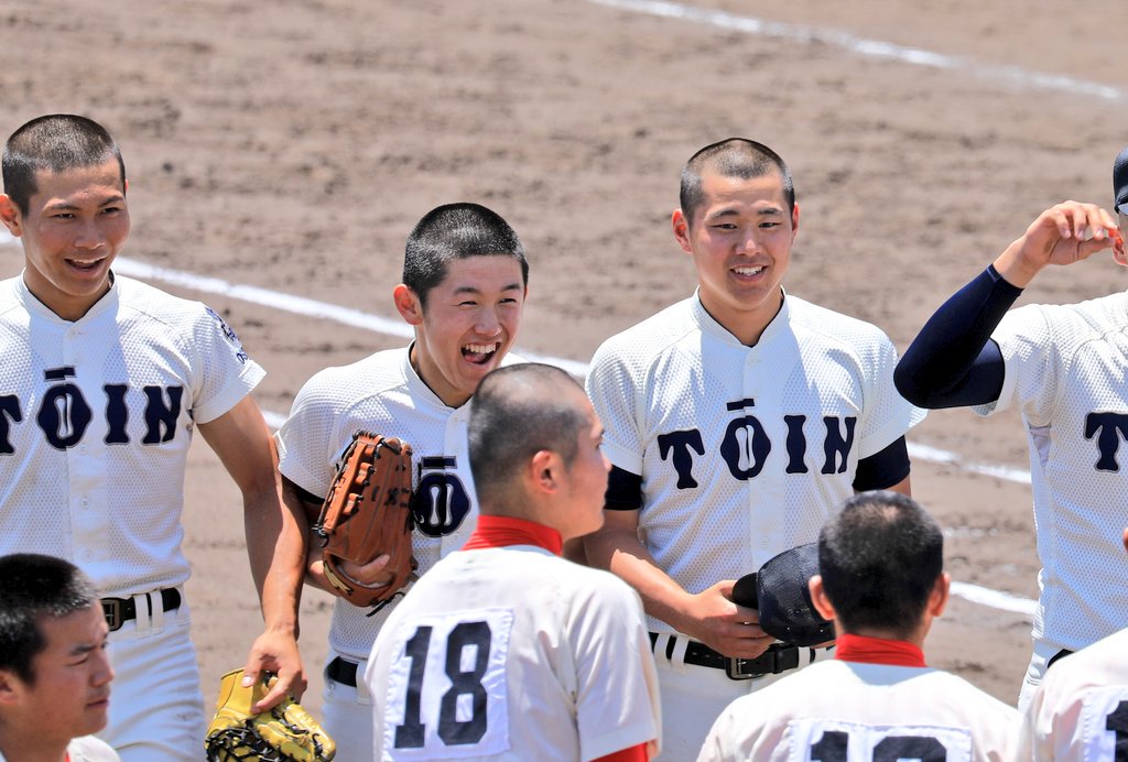 汗と涙 大阪桐蔭 青地斗舞 昨夏の甲子園でボールボーイ 能力の高い同級生がひしめくチームの中でレギュラーを勝ち取るためにはバットを振るしかない 1年生の時 すごい選手ばかりで圧倒されそうでしたが 周りがうまいなら誰よりも練習するしかない 汗と涙 大阪桐蔭 青地斗舞 昨夏の甲子園でボールボーイ 能力の高い同級生がひしめくチームの中でレギュラーを勝ち取るためにはバットを振るしかない 1年生の時 すごい選手ばかりで圧倒されそうでしたが 周りがうまいなら誰よりも練習するしかない