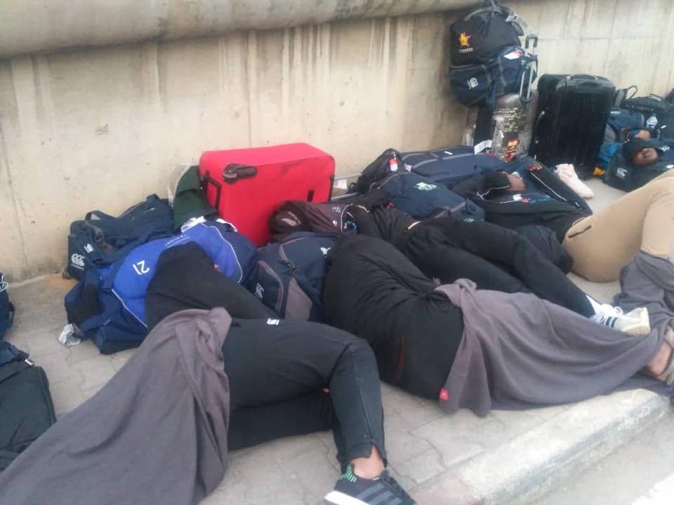 News24's tweet photo. Zimbabwe’s national rugby team have been forced to sleep on the streets of Tunisia as they prepare for their next Rugby World Cup qualifier | @Sport24news 

https://t.co/HFYmdNPTc6 https://t.co/czyBBWCaar