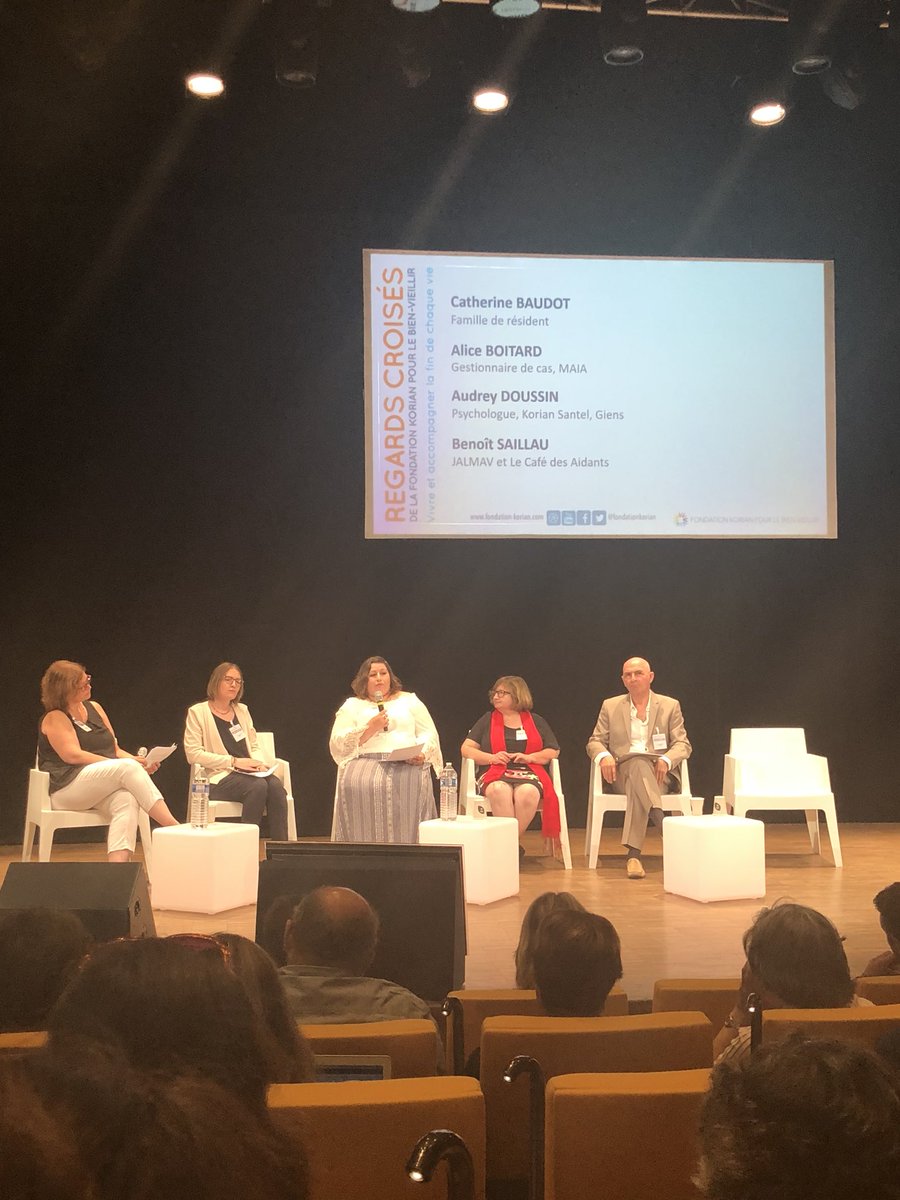 MathTro's tweet photo. 2ème table ronde de la matinale #fdk  discussion autour du deuil blanc #deuilblanc https://t.co/JmbZpQnBmD