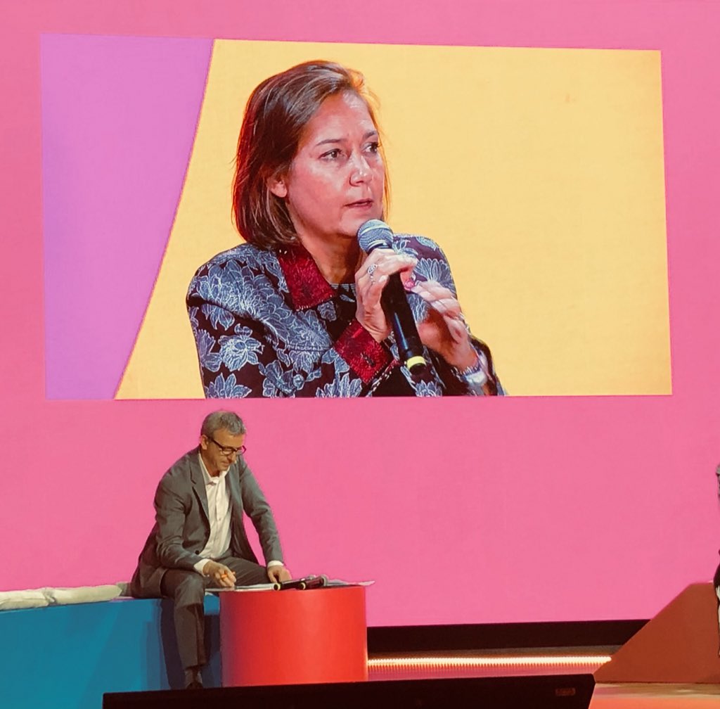 AlexandreViros's tweet photo. Au séminaire Managers : message fort de Rachel Picard pour dire un grand merci à toutes les équipes #TeamvoyagesSNCF @ouisncf #VSCT #appliSNCF pour leur mobilisation pour accompagner les clients ces 3 derniers mois et cet été #merci https://t.co/MprtRlpiPu