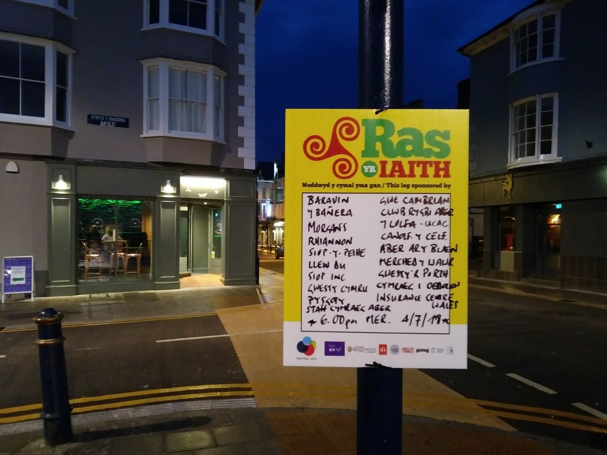 Diolch i’n gwirfoddolwyr lleol am roi’r placardiau yma lan neithiwr er mwyn dangos noddwyr cymal Aberystwyth o <a href="/RasyrIaith/">Ras yr Iaith</a>. 

Mae tipyn mwy wedi noddi wrth gwrs ac fe fydd y rhestr llawn yn cael ei gyhoeddi gan Faer y Dref ar ddechrau’r cymal a gan Dewi Pws o gefn y fan.