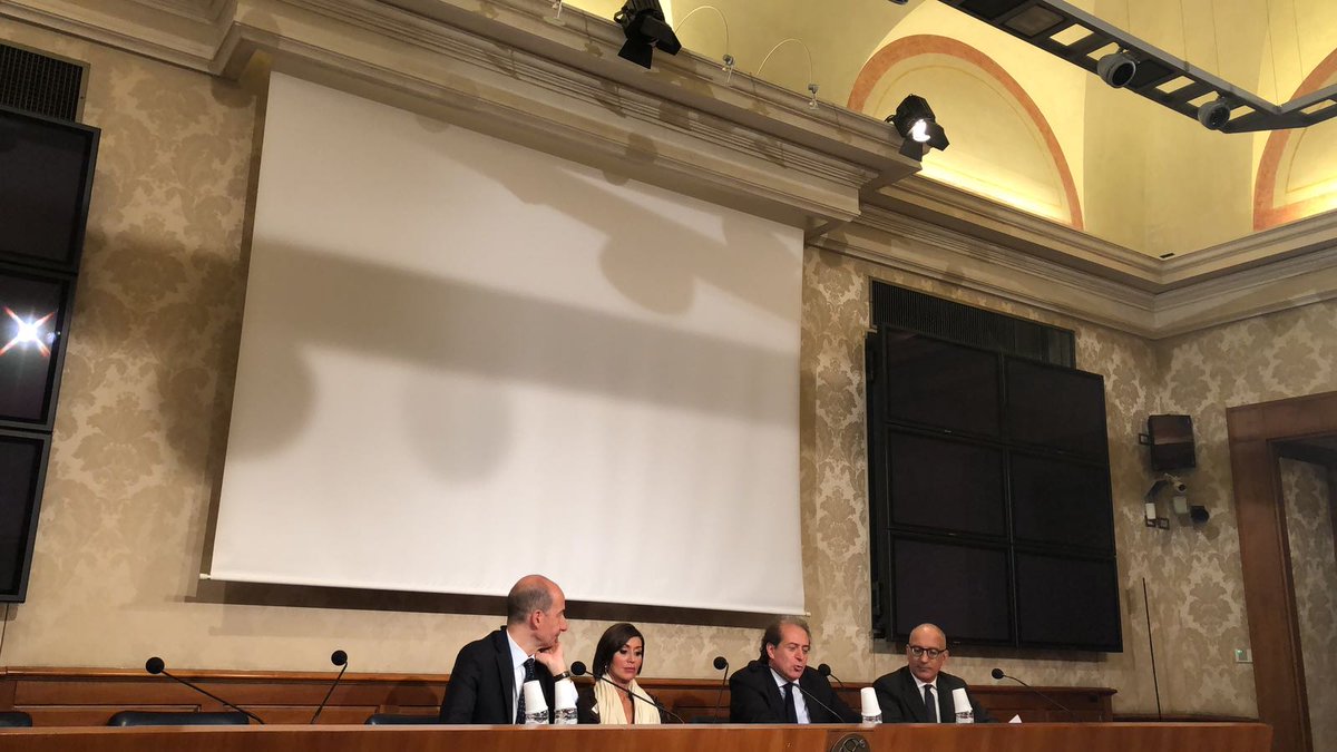 Questa mattina a #Roma il senatore Franco Dal Mas ha organizzato un incontro con il presidente di #Confedilizia <a href="/gspazianitesta/">Giorgio Spaziani Testa</a> per un confronto sul tema della #cedolare secca per i locali commerciali.