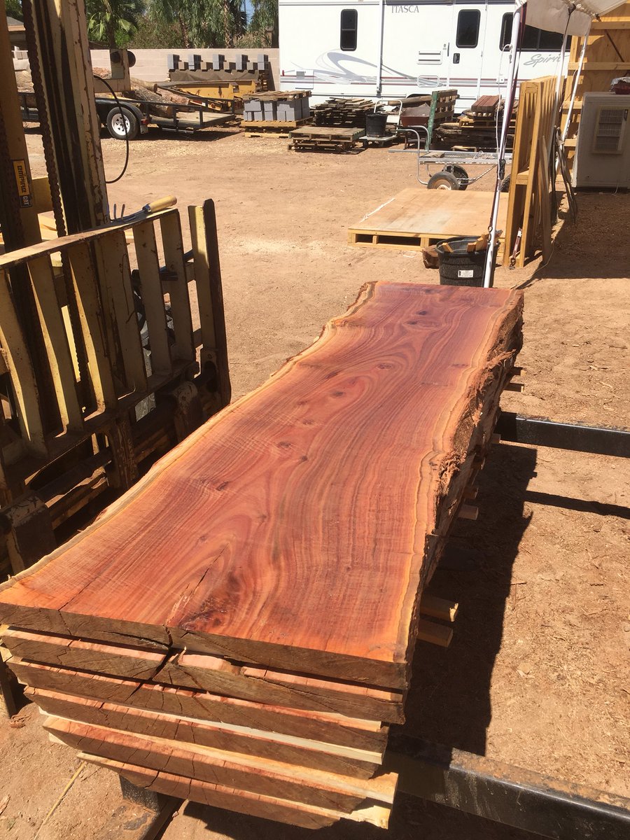 Fresh cut eucalyptus right off the mill. Now to play the cover/uncover game for the rest of summer to slow the drying process down.. 
••••••••••
#urbanwood #urbanlumber #eucalyptus #sawyer #urbanlogging #phoenix #az #chandler #monoloco #woodworking #wood #hyster