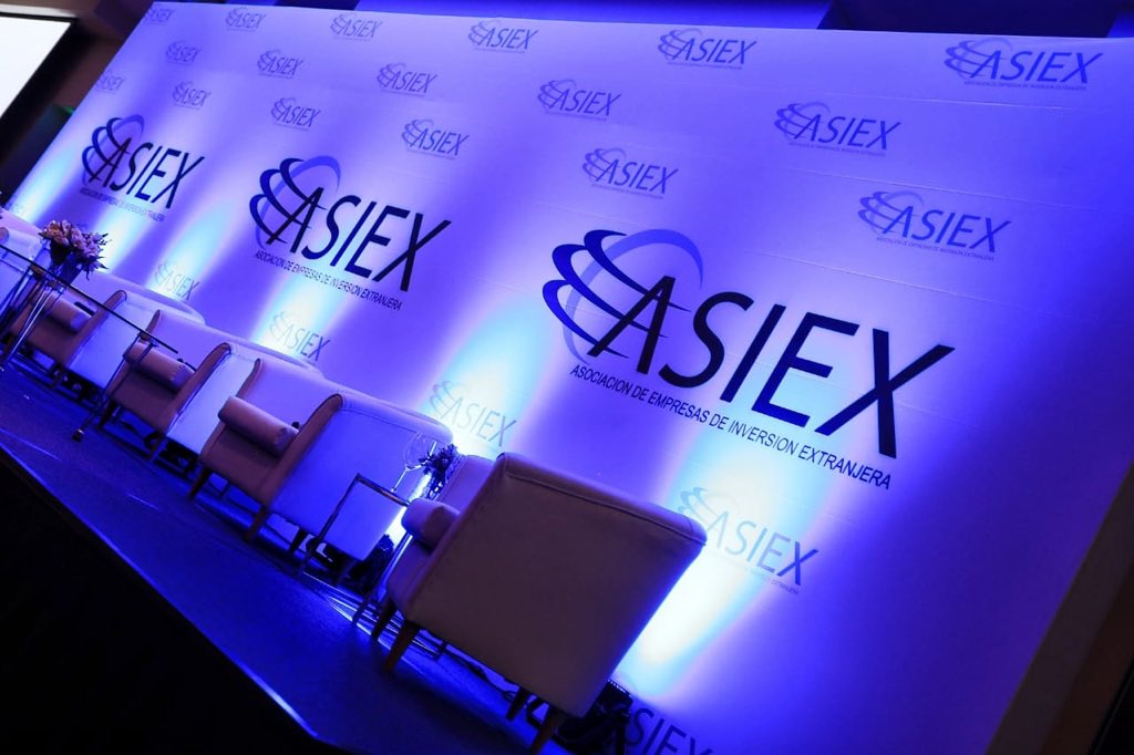 prodominicana's tweet photo. #PanelASIEX | Para @asiex_rd estos resultados deben motivar a dar mayor prioridad a la inversión en la agenda nacional, de cara a responder las oportunidades y retos que enfrentan los inversionistas actuales. https://t.co/L9wCFx6ODw
