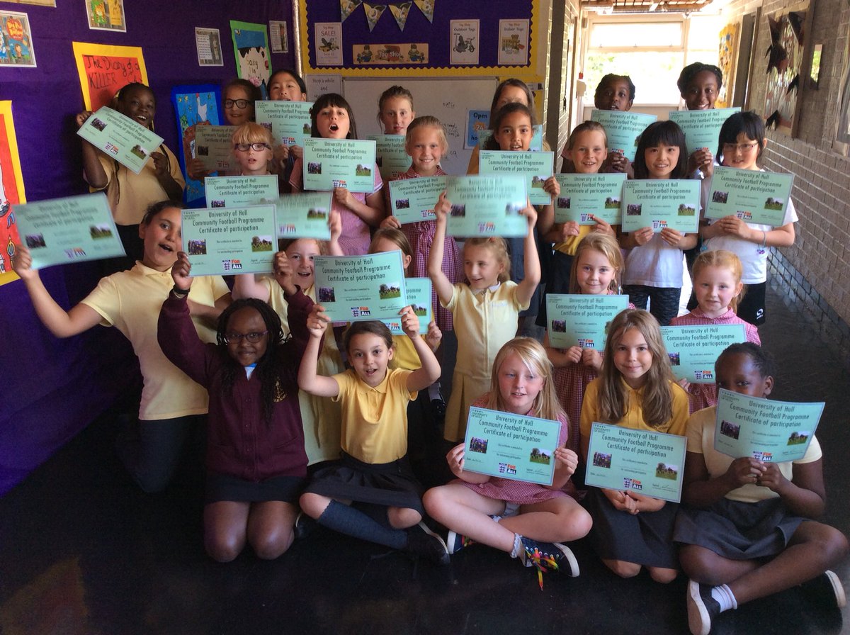 StCharlesHullPE's tweet photo. Girls from @stcharleshullY4 and @stcharleshully3 had a brilliant time learning how to play football with @FootballHull https://t.co/ChRf4Nk70T