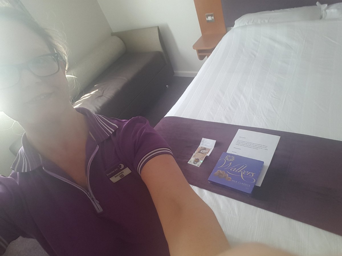 Generous tip left by a guest saying thank you, time to treat the team to something nice and cool and a little something as a thank you to the guest 🍦🍨🌞🌞 #teamworkmakesthedreamwork <a href="/OswestryPI/">Oswestry PI</a> <a href="/placemadebyyou/">A Place Made By You</a> <a href="/paulallancurtis/">Paul Curtis 💙</a> <a href="/sarahcrowther7/">sarah crowther</a>